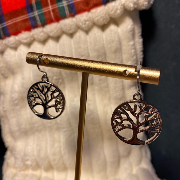 NWT - GWENYTH PIERCED EARRINGS TREE OF LIFE SILVER LOVE - Picture 2 of 6